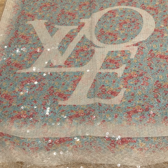 Louis Vuitton Limited Edition Sequin  Stole - Picture 9 of 15